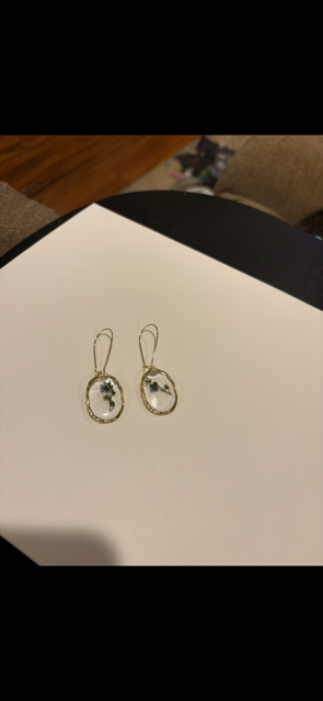 Load image into Gallery viewer, Resin Flower Earrings
